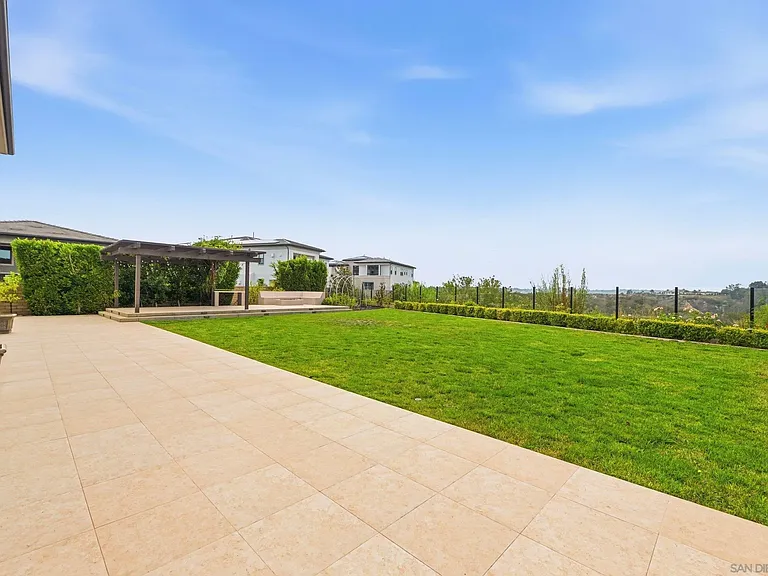 6210 Summit Crest Cir — Photo 32
