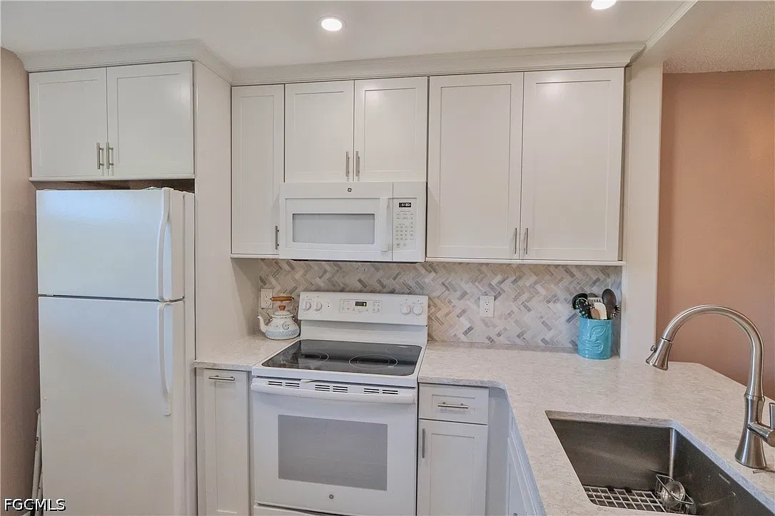 2 bed, 2.0 bath, 808 sqft, $1,595 — Photo 3