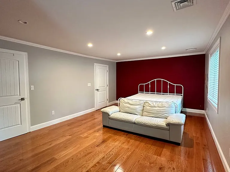 231 Hargreaves Ave — Photo 12