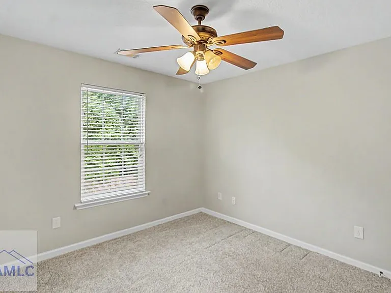 401 E Banks St — Photo 19