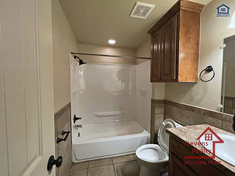 1604 NW Lindy Ave — Photo 17
