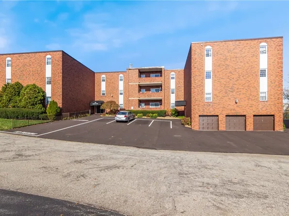 105 Woodstone Ln APT 64, New Kensington, PA 15068