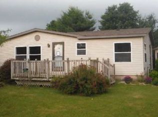 112 Charlotte St, Edmore, MI 48829