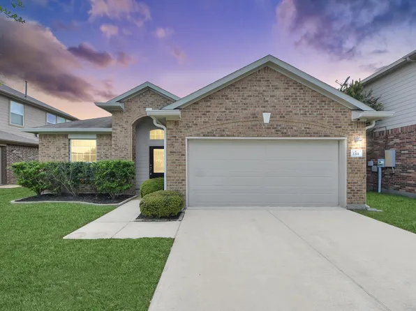 2211 Emerald Ln, Texas City, TX 77591