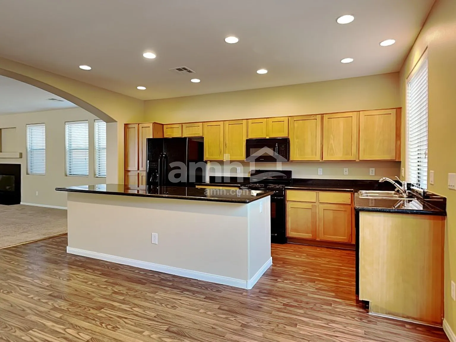 4 bed, 3.0 bath, 2936 sqft, $2,845 — Photo 3