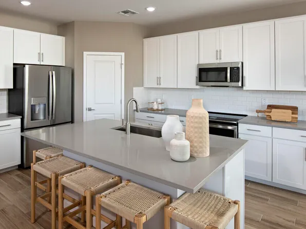 7450 N 74th Drive, Glendale, AZ 85303