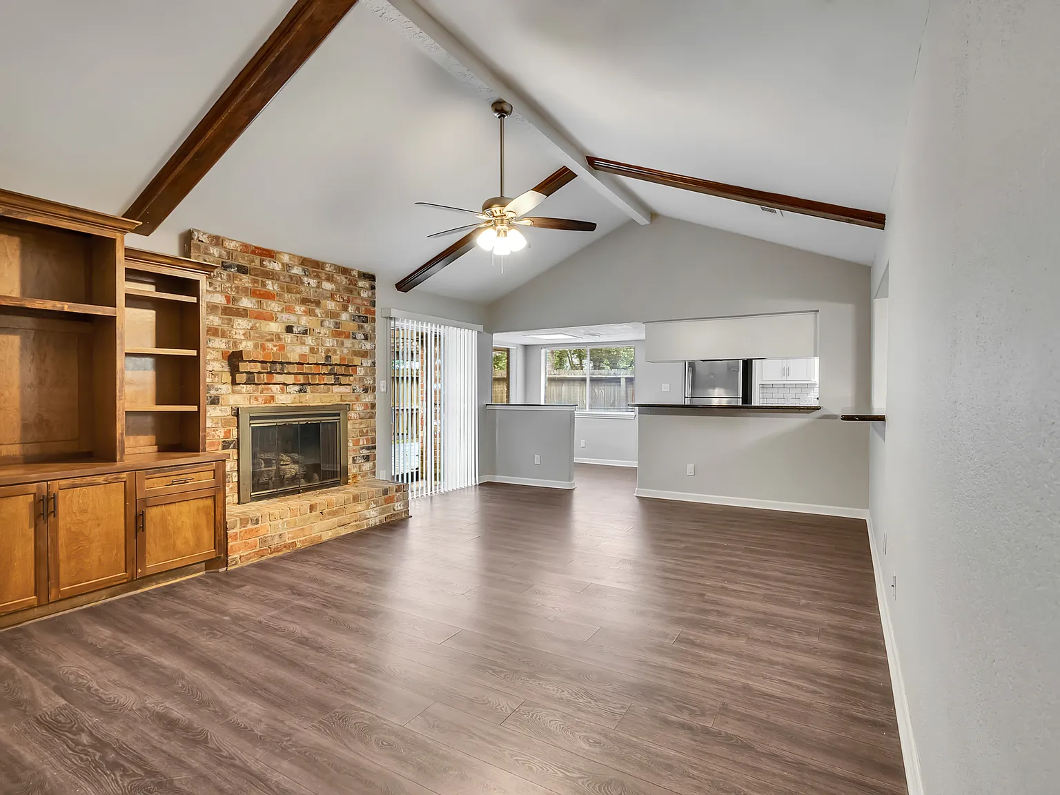 4 bed, 2261 sqft, $2,300 — Photo 4
