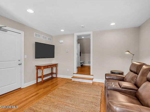 4th image of 530 Washington Blvd #A