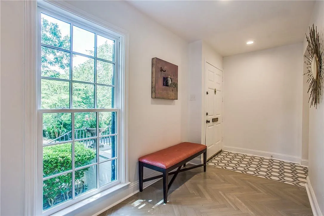 4 bed, 4.5 bath, 4657 sqft, $17,500 — Photo 3