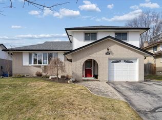 706 Fernhill Blvd, Oshawa, ON L1J 5K3
