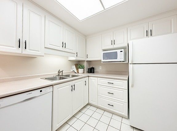 2nd image of 405 Erb St W #401