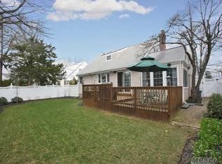 430 Laurel Rd, Rockville Centre, NY 11570