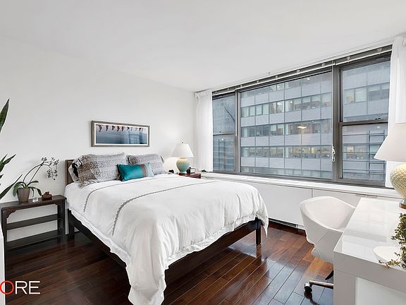 5th image of 117 E 57th St APT 25F