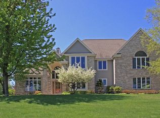502 Cedar Valley Ct, Delafield, WI 53018