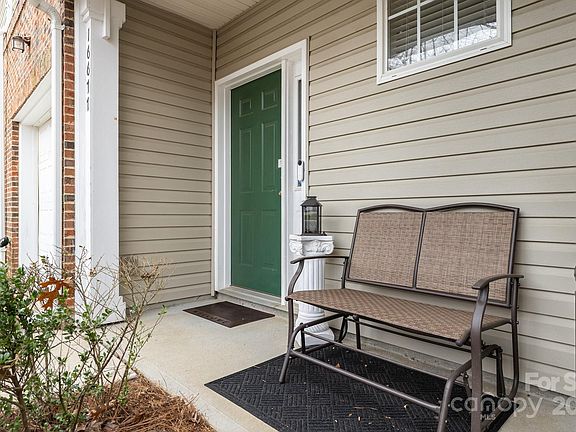 3rd image of 16677 Commons Creek Dr