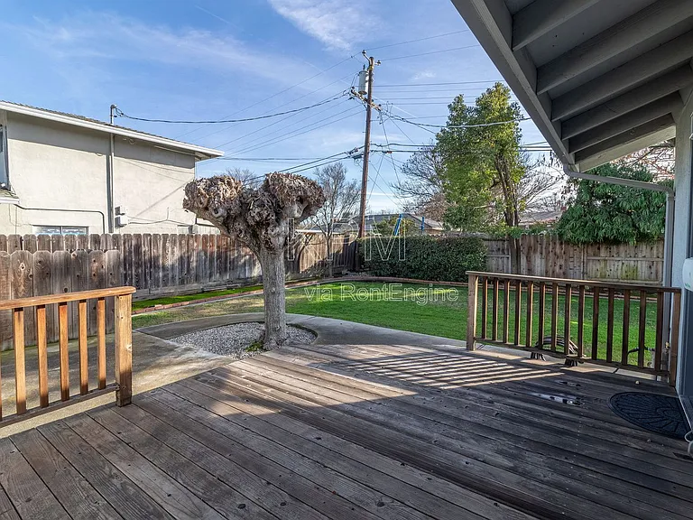 218 E Longview Ave — Photo 22