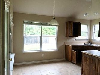 5th image of 824 Coppin Dr