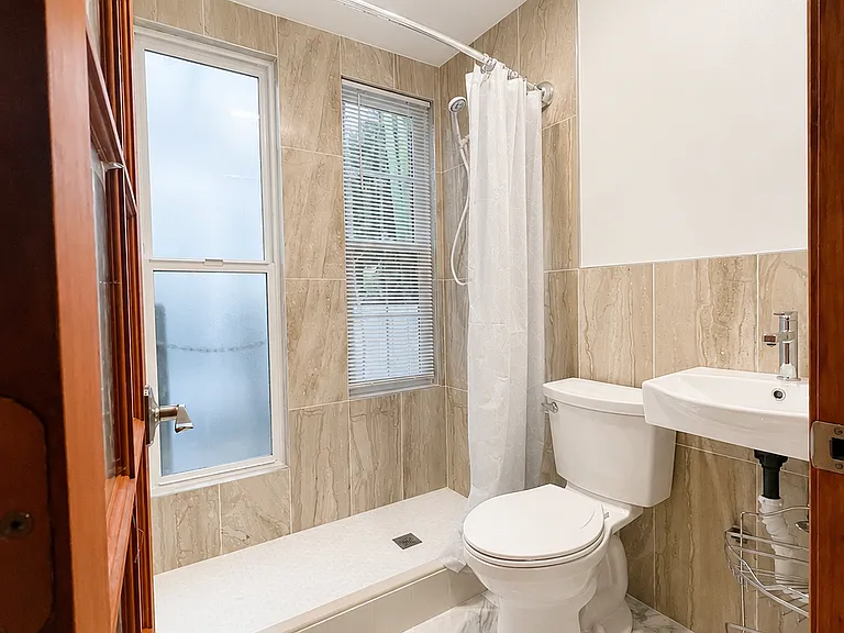 29 Capp St #2 — Photo 5