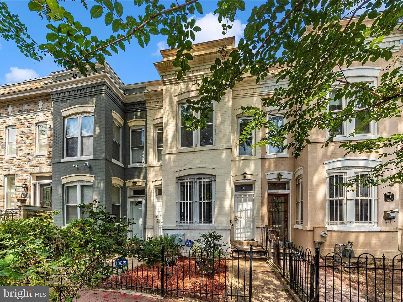 121 Thomas St NW photo 1