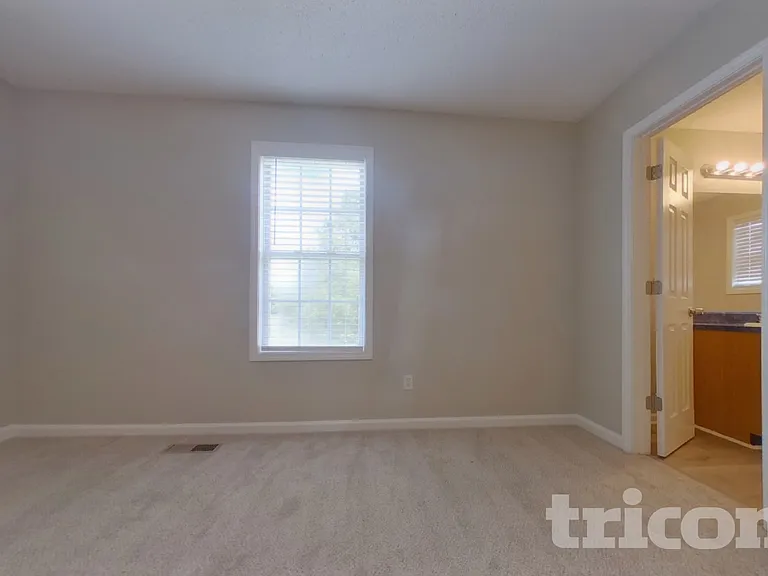 404 Remington Ct — Photo 8
