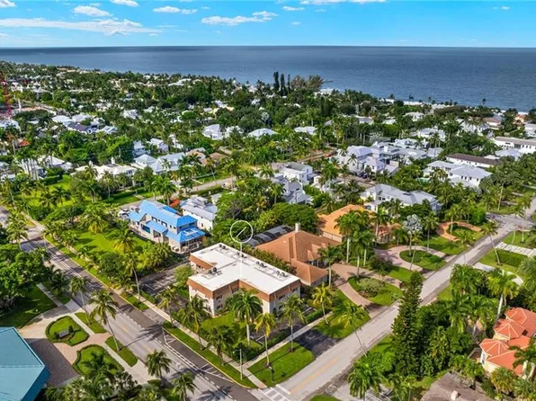 940 3rd St S APT 203, Naples, FL 34102