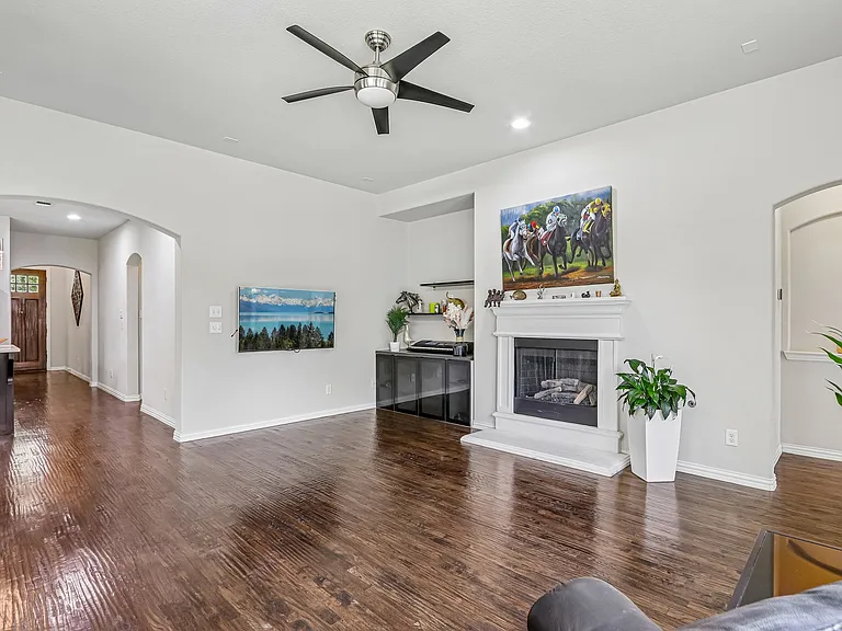 1828 Houghton Dr — Photo 6
