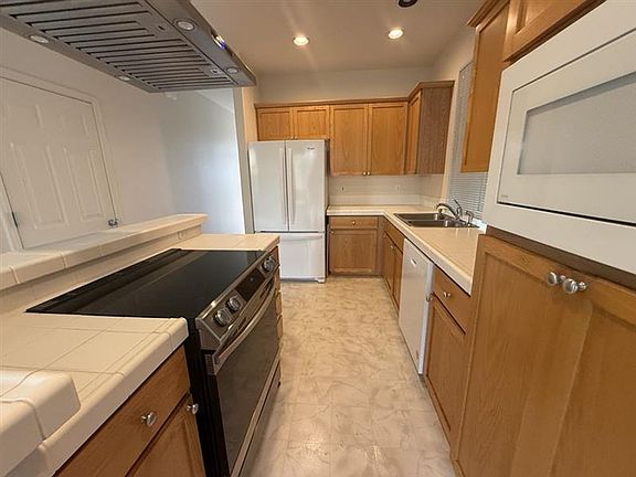 4th image of 1176 SE Tamora Ave
