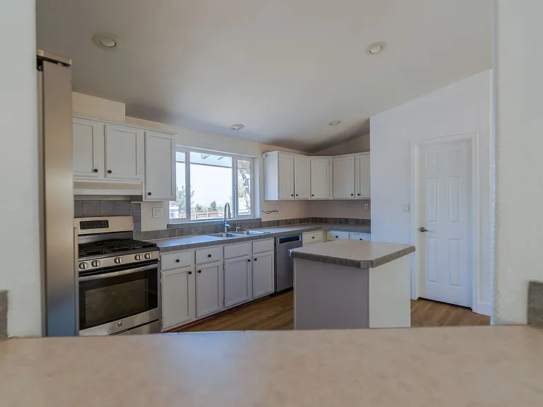 25120 Charina Ln — Photo 15
