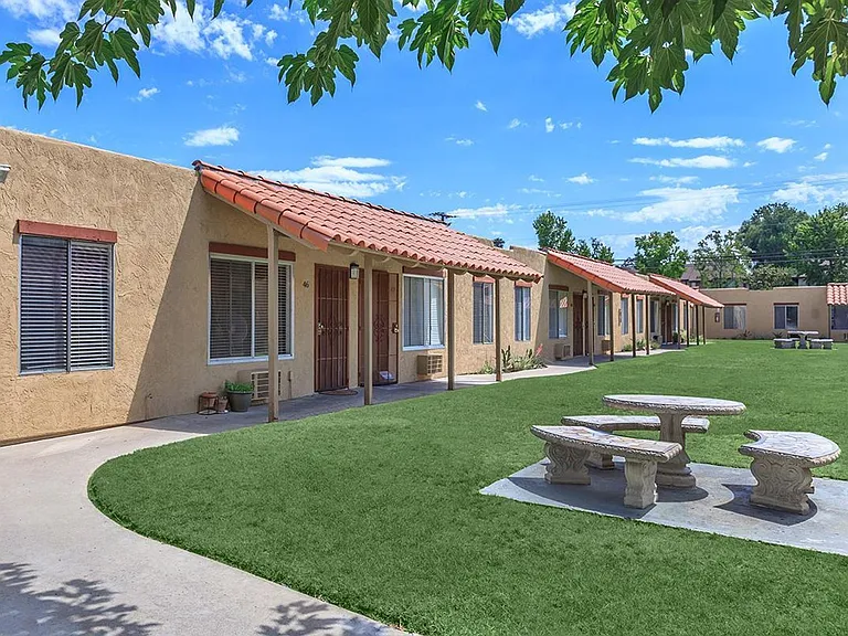 Mollison Villas — Photo 6