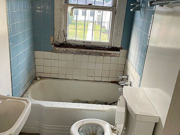 4th image of 3212 Hoover Ave