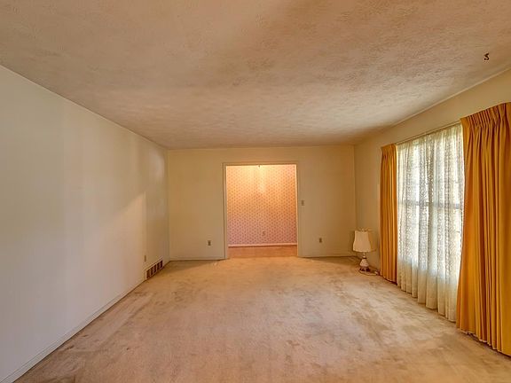 5th image of 600 Buckingham Ln