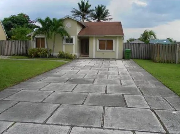 1281 SW 109th Ave, Pembroke Pines, FL 33025