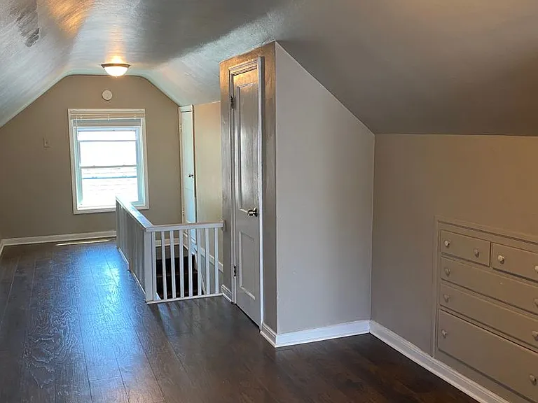 252 Roosevelt St — Photo 8