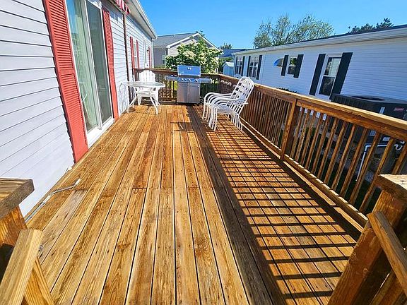 3rd image of 105 Assateague Ct