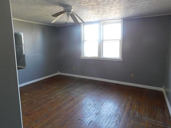 5th image of 175 Douglas Ave