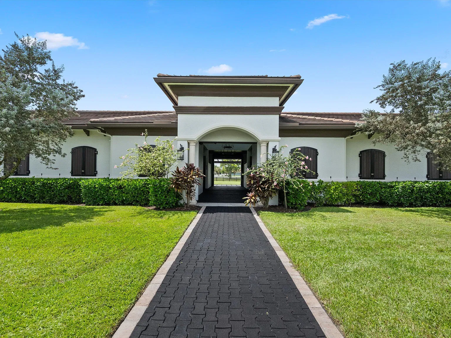 2 bed, 2.5 bath, 4909 sqft, $80,000 — Photo 1