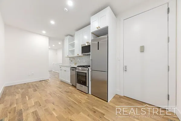 Rented by Real Street Inc | media 3