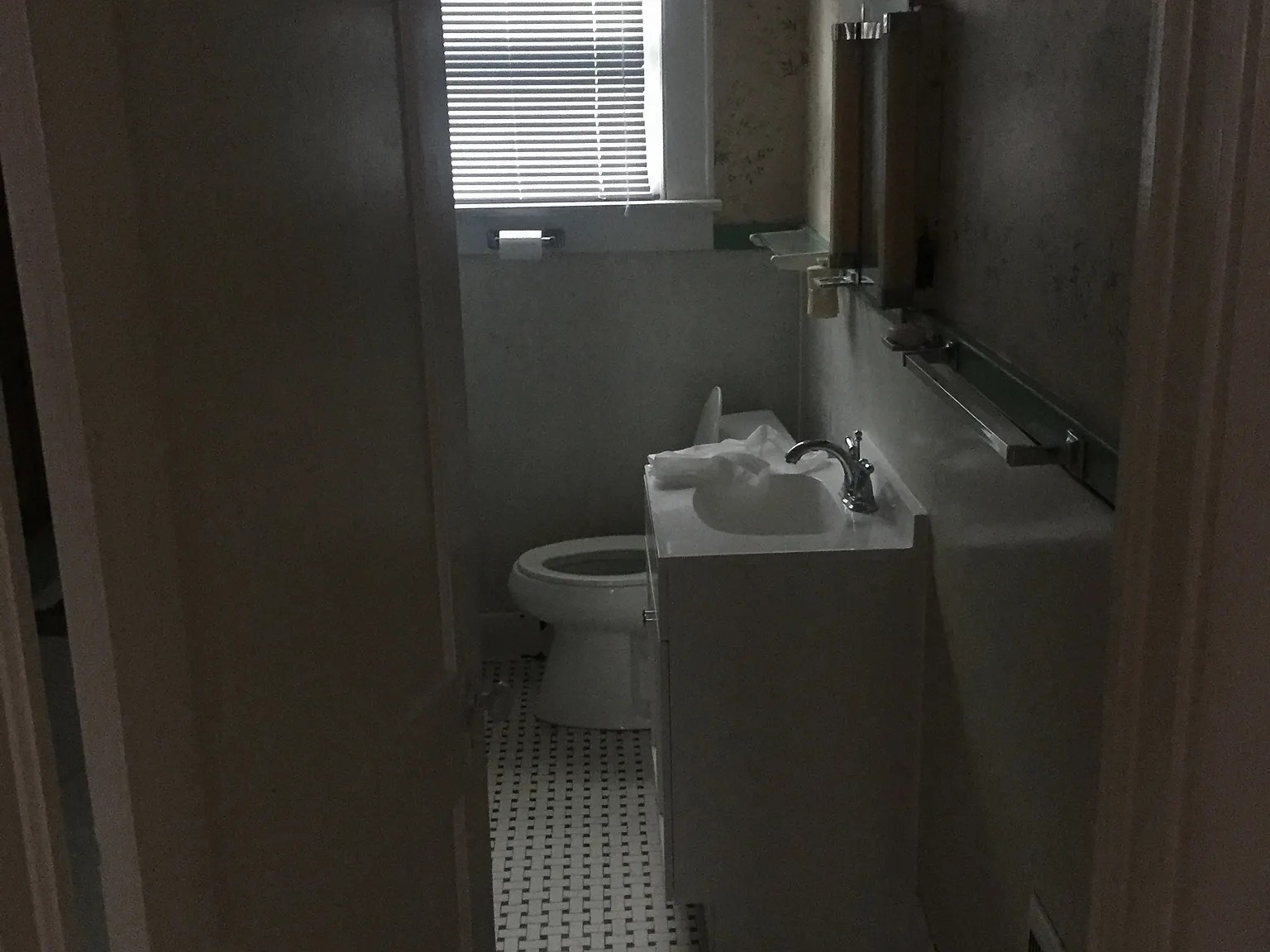 4 bed, 2000 sqft, $1,800 — Photo 4