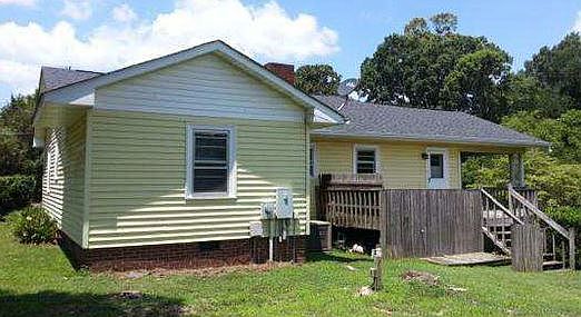 2nd image of 303 S Elm St