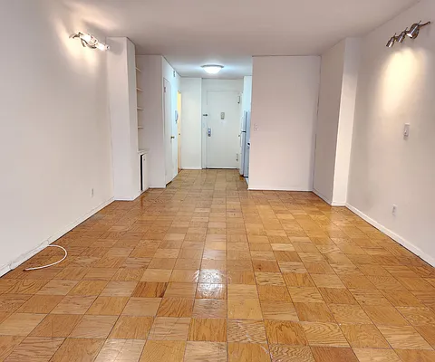 Rented by Yoram Adin, LREB | media 11