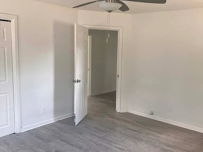 2407 E Washington Ave — Photo 20