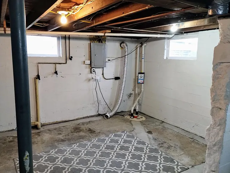 Washer & dryer hook ups in the basement