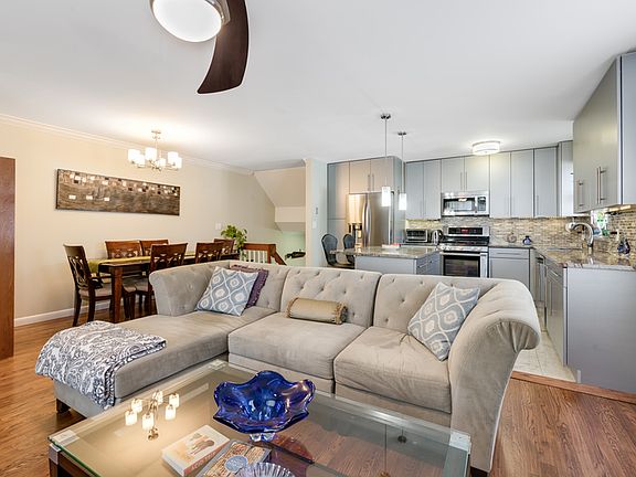 3rd image of 49 Hylan Blvd APT 1D