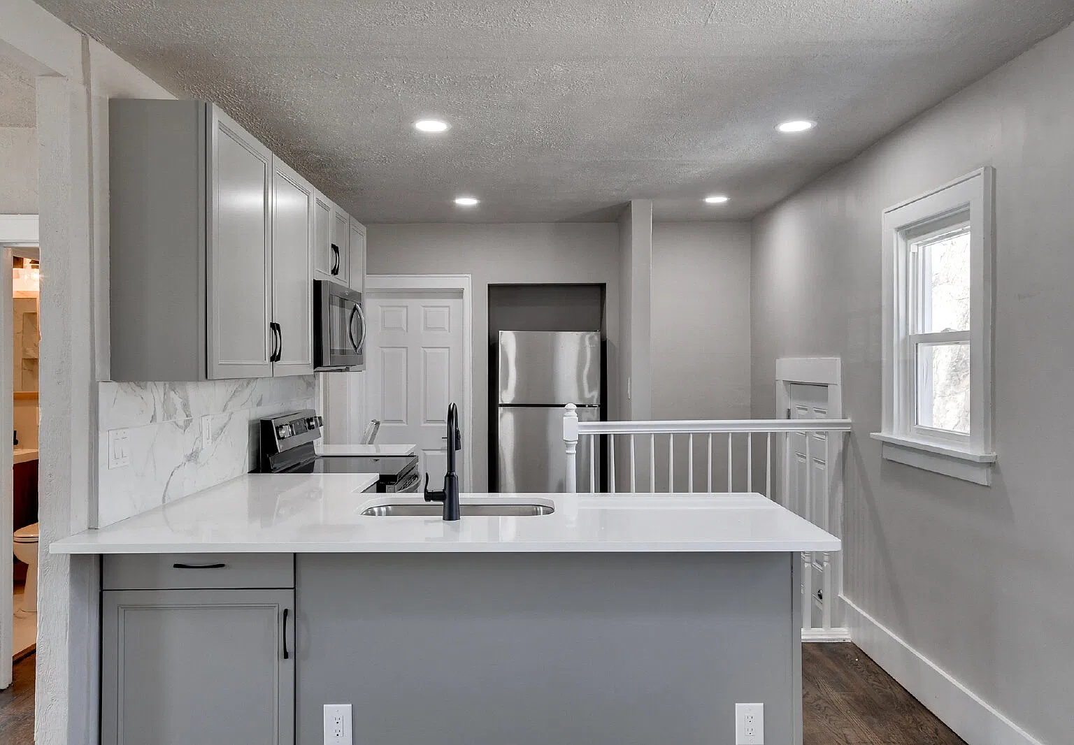 3 bed, 2.0 bath, 1000 sqft, $1,600 — Photo 3