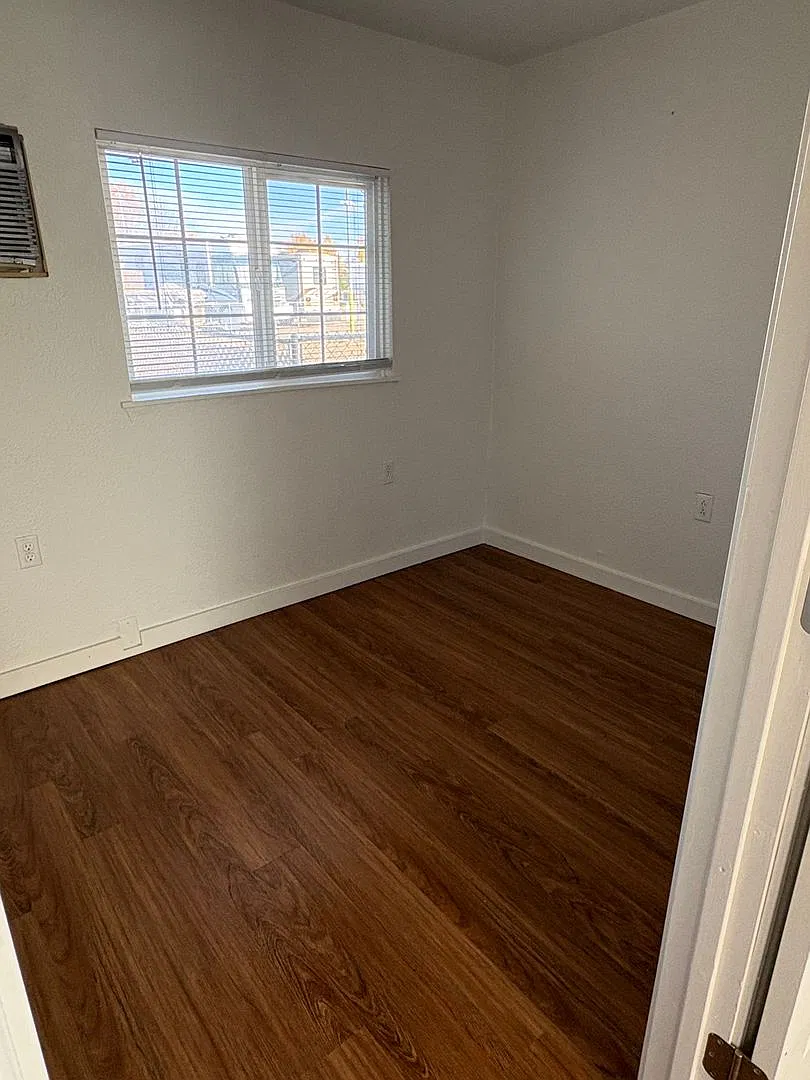 Charming 1 Bedroom, 1 Bathroom Home with Updated Interior! — Photo 4