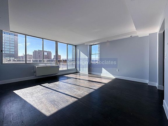 4th image of 703 W 171st St