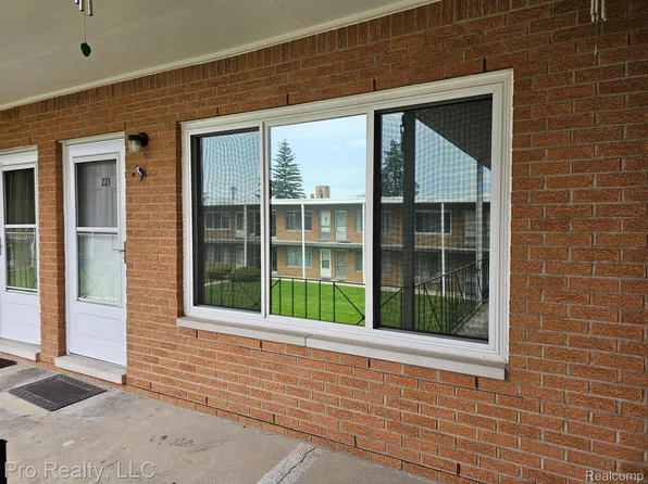 17121 Redford St APT 221, Detroit, MI 48219