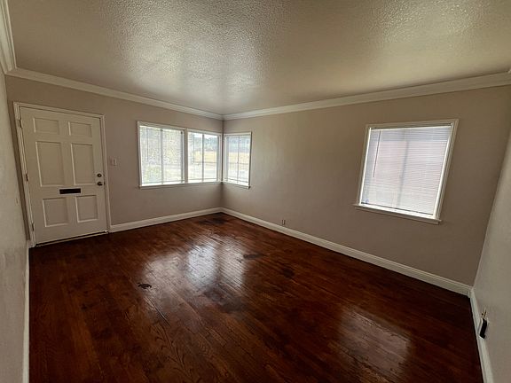 4th image of 3260 Pacific Ave