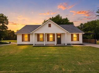 108 S Manson St, Wolfe City, TX 75496