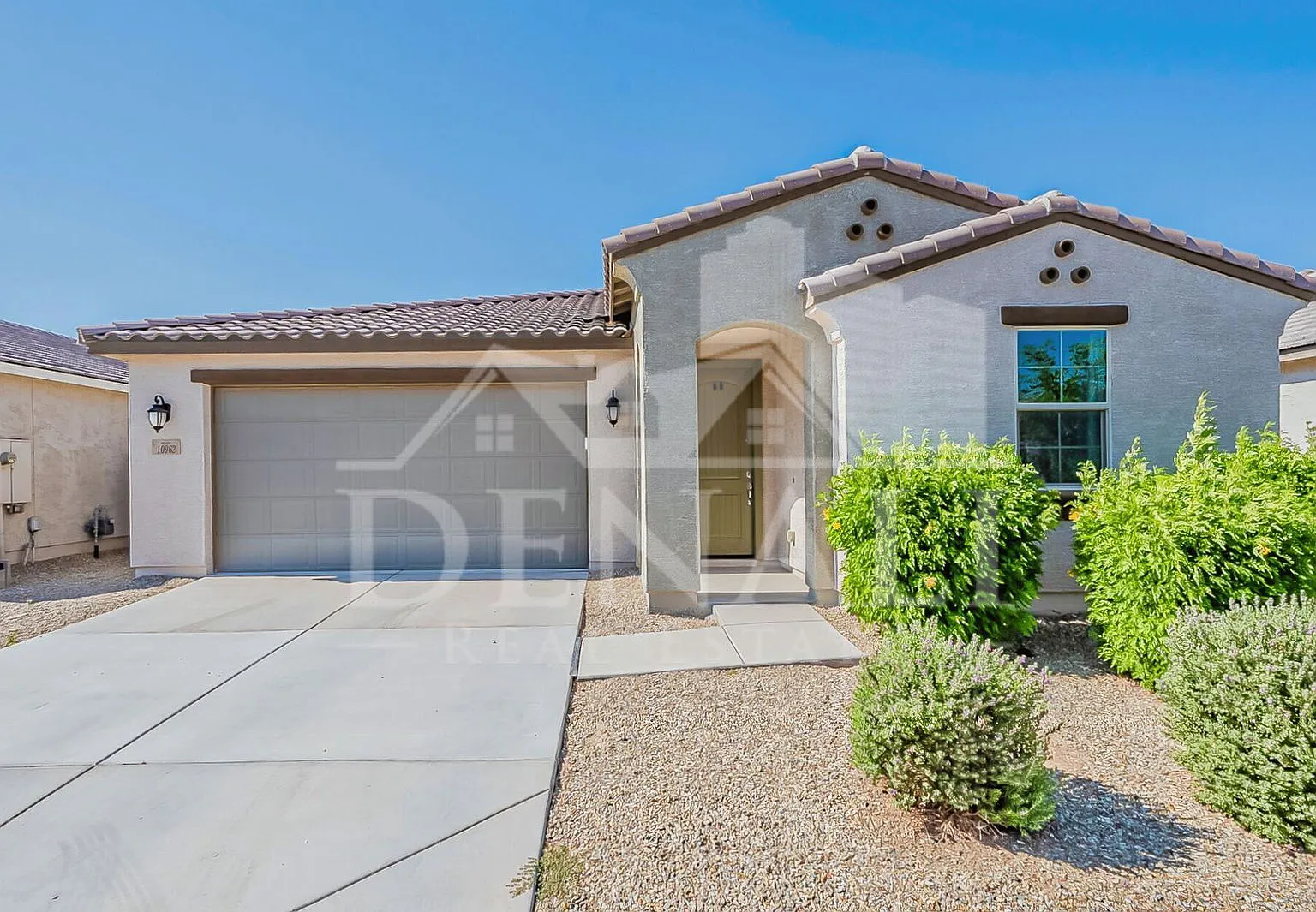 3 bed, 2.5 bath, 2024 sqft, $2,195 — Photo 1